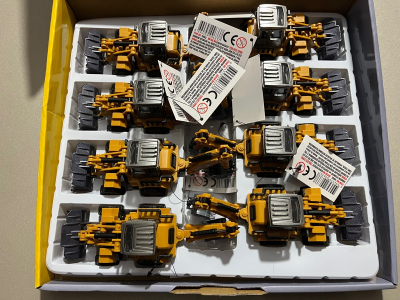 METAL BAŞLIKLI MİNİ EXCAVATOR