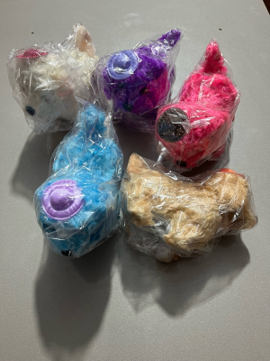 PİLLİ RENKLİ HAVLAYAN  KÖPEK